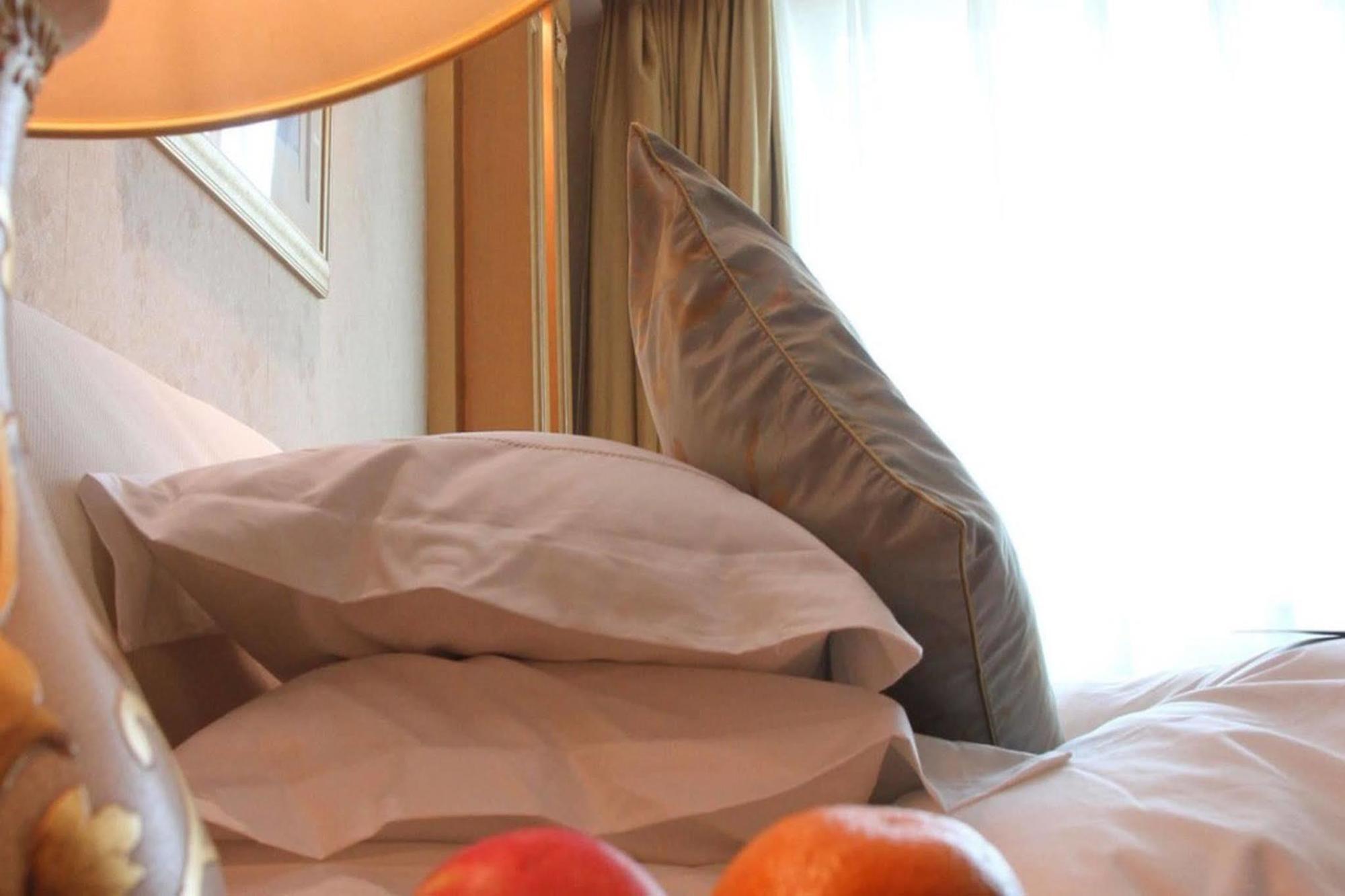 The Center Grand Hotel 煙台市 エクステリア 写真